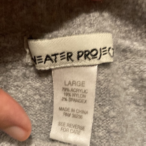 Sweater Project gray v neck style - Picture 3 of 5